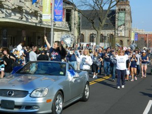 UConn alumni cheerleaders.