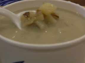 Broth-based clam chowder.